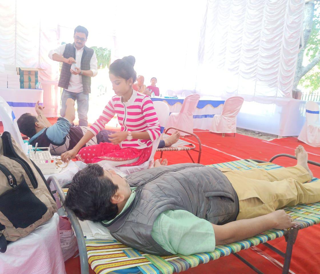 Quick coordination between the Anubhav CMC team and camp organisers. — Guma blood donation camp
