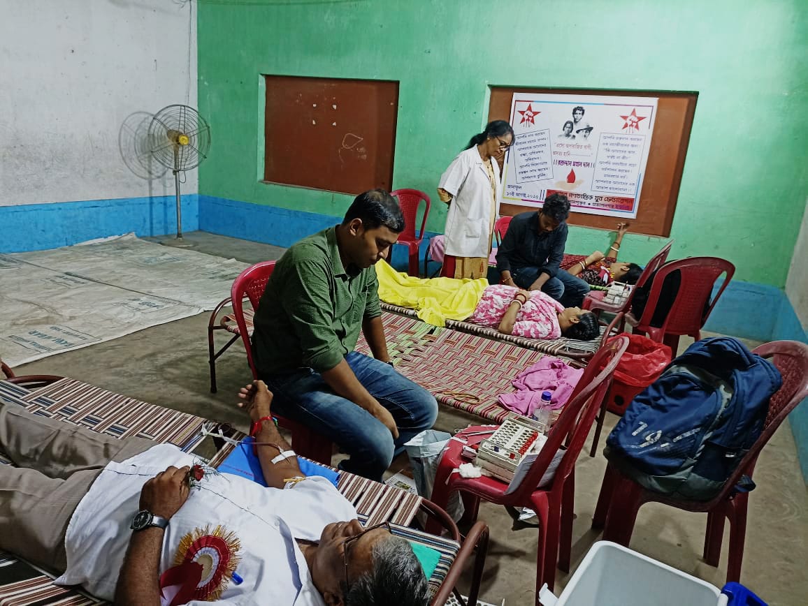 Friends turned up together — one donating, one cheering from the next bed. — Hridaypur blood donation camp