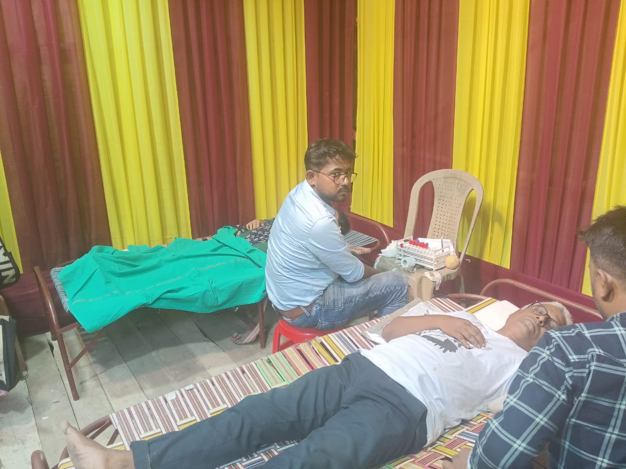 Friends turned up together — one donating, one cheering from the next bed. — Amdanga blood donation camp