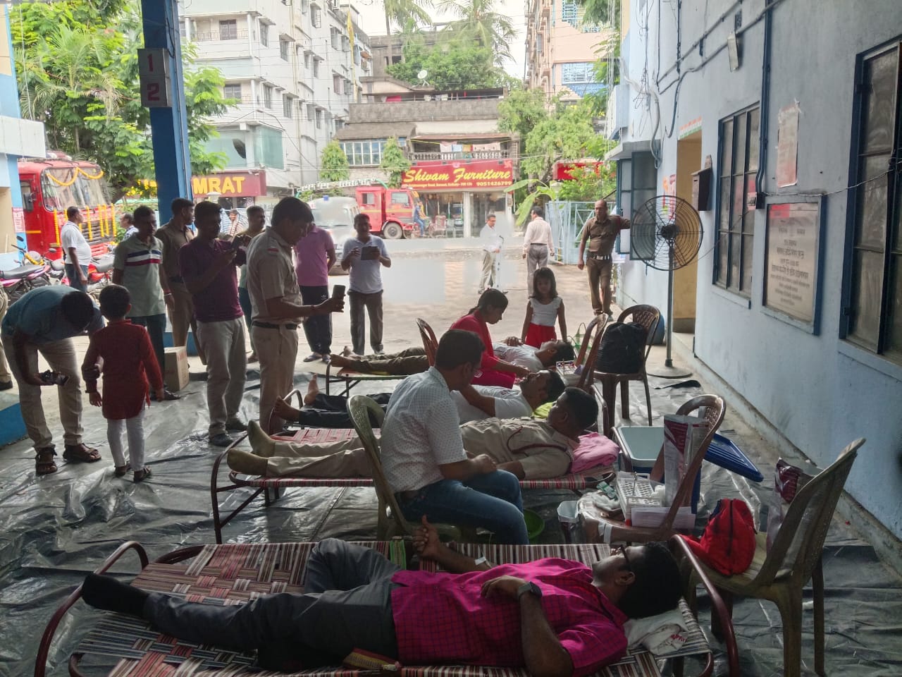 Donor finishing screening — sugar normal, hemoglobin cleared, on to the bed. — Amdanga blood donation camp