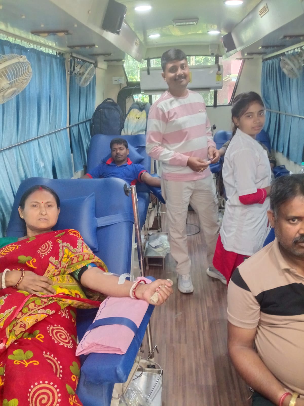 Friends turned up together — one donating, one cheering from the next bed. — Barrackpore blood donation camp
